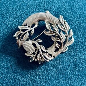TRIFARI Vintage  Wreath Brooch with Intertwining Leaf Pattern